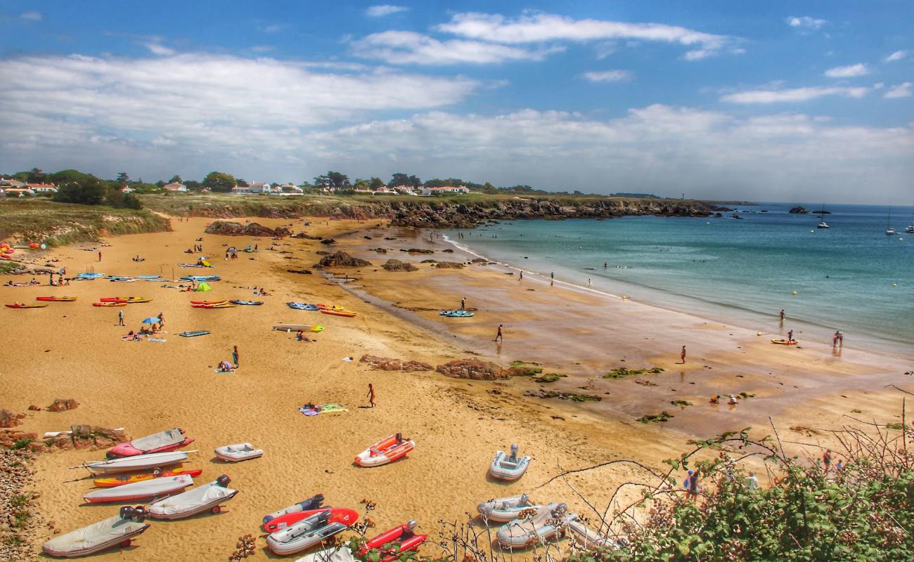 Photo of Plage des Vieilles with bright sand surface