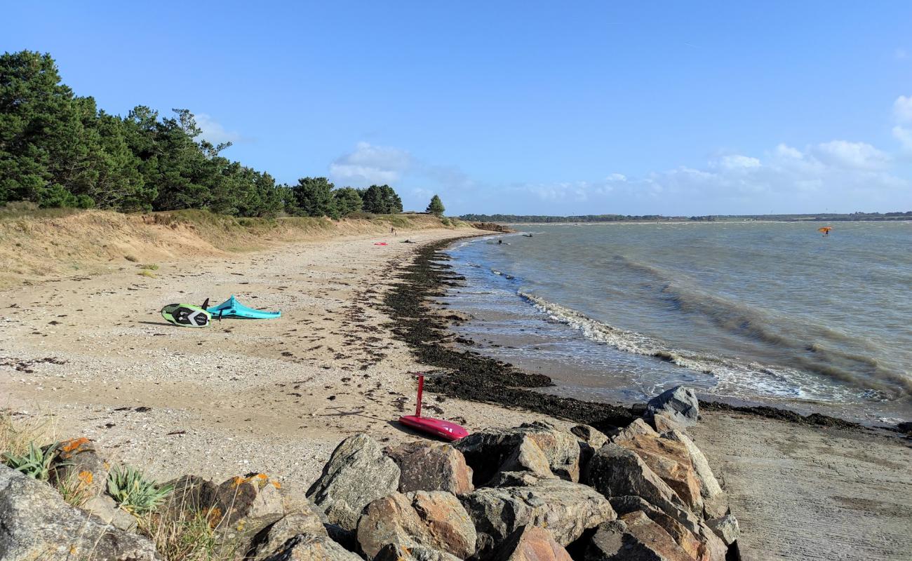 Photo of Plage de Kerandre with bright sand surface