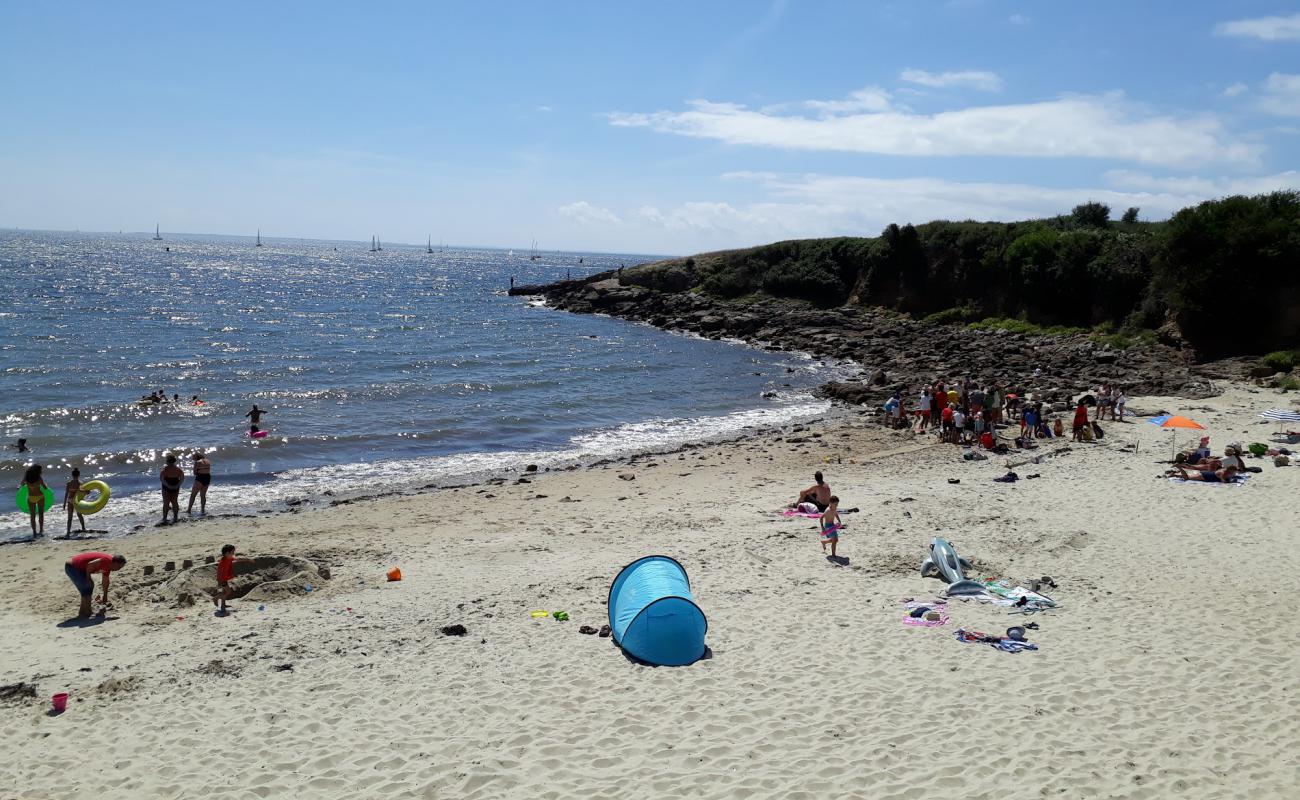 Photo of Plage de Port-Sable with bright sand surface