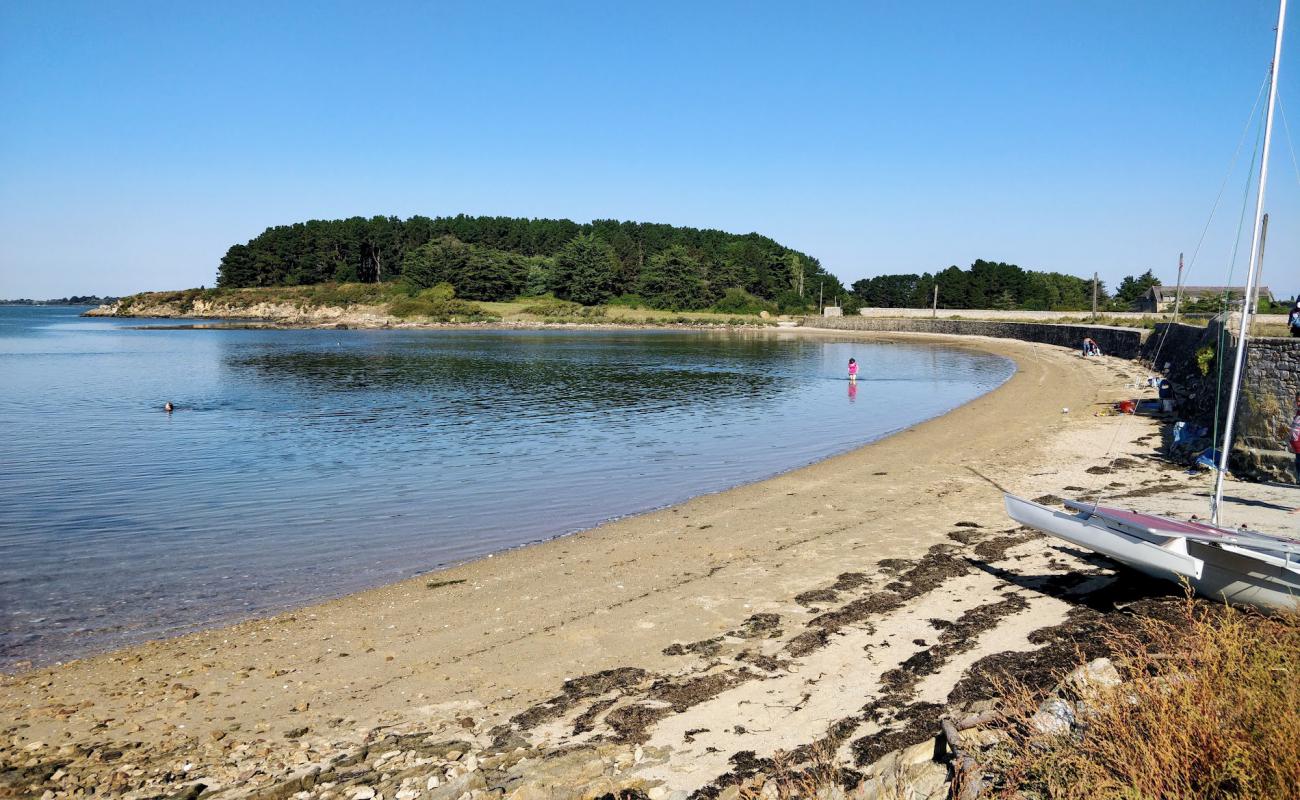 Photo of Plage de Montsarrac with bright sand surface