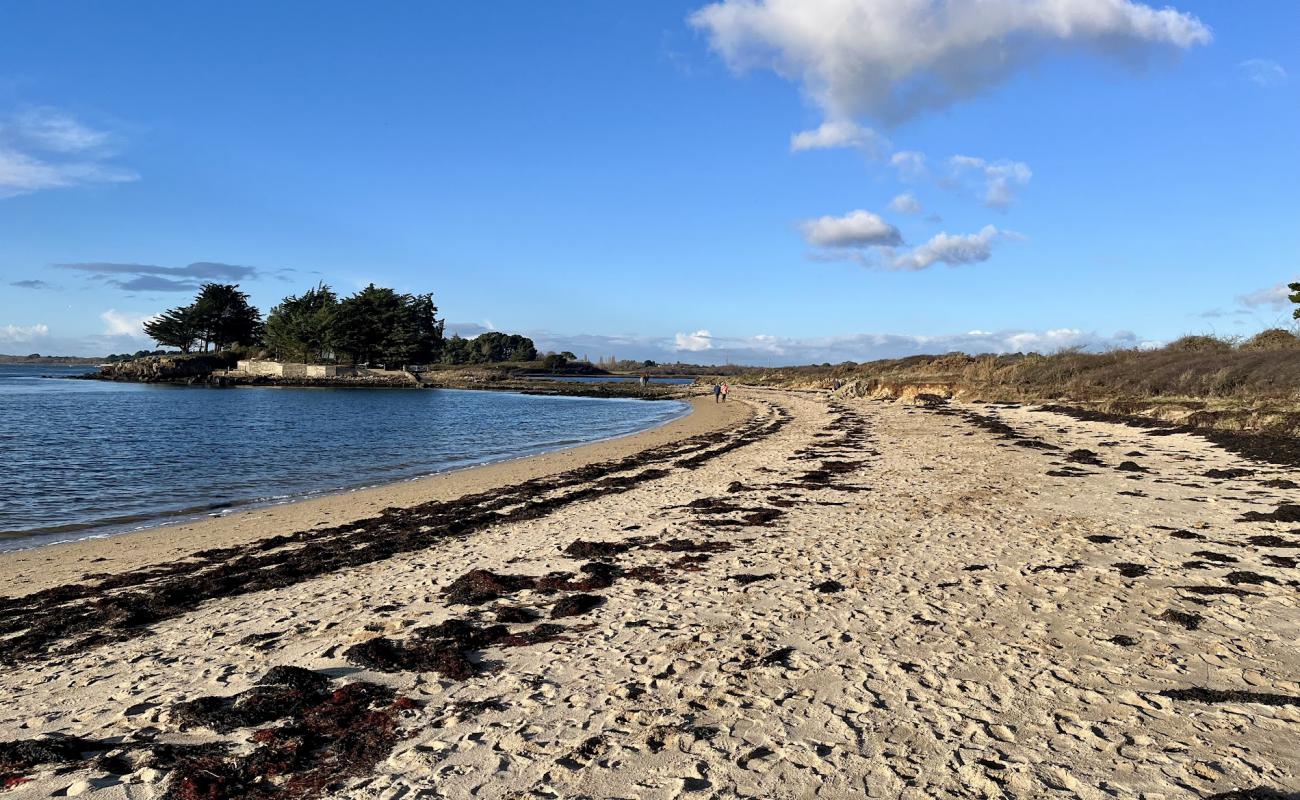 Photo of Plage de la Villeneuve with bright sand surface