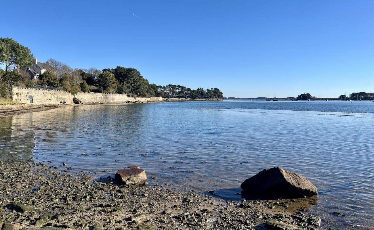 Photo of Plage de Kerguen with bright sand surface