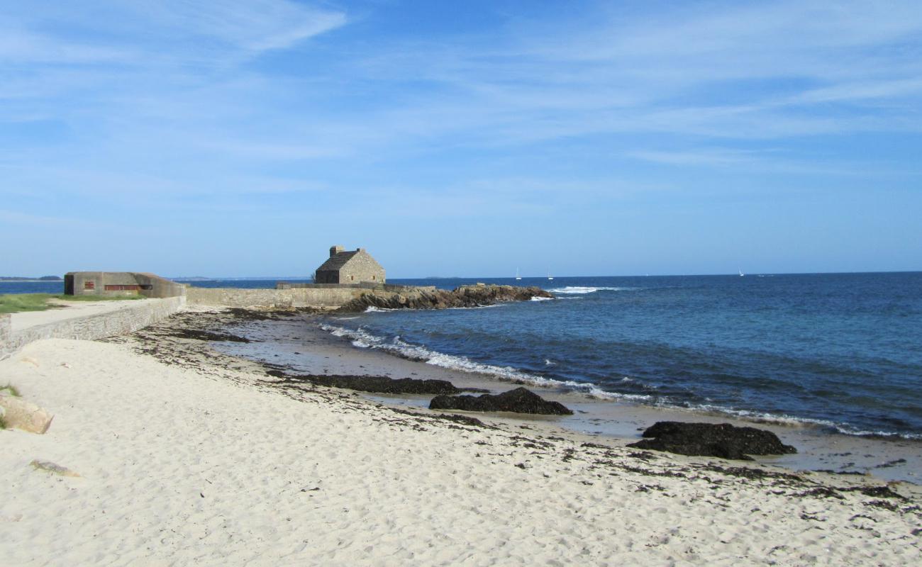 Photo of Plage Du Ty Guard with bright sand & rocks surface