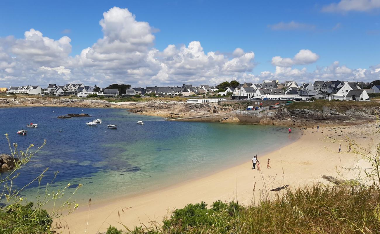 Photo of Plage du Le Port De Kerroch with bright sand surface