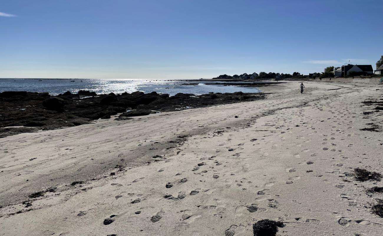 Photo of Plage de Kerfriant with bright sand surface