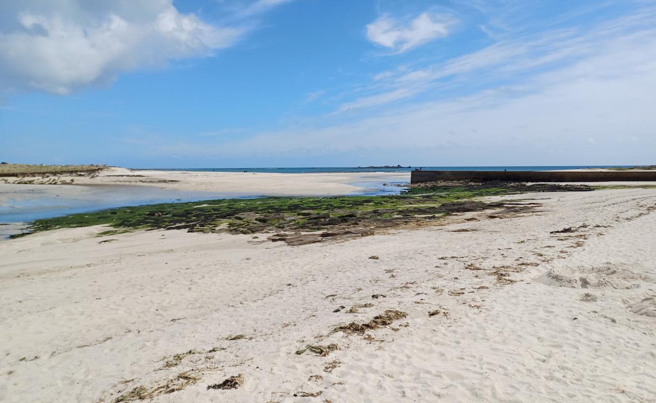 Photo of Plage du Steir Nibilic with bright sand surface