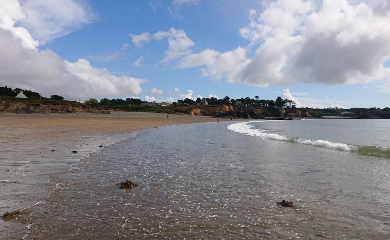 Photo of Plage de Trez Rouz with bright sand & rocks surface