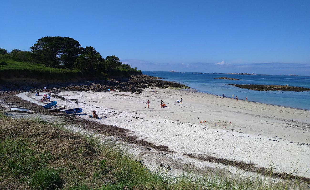 Photo of Plage de Penn Enez with bright sand surface