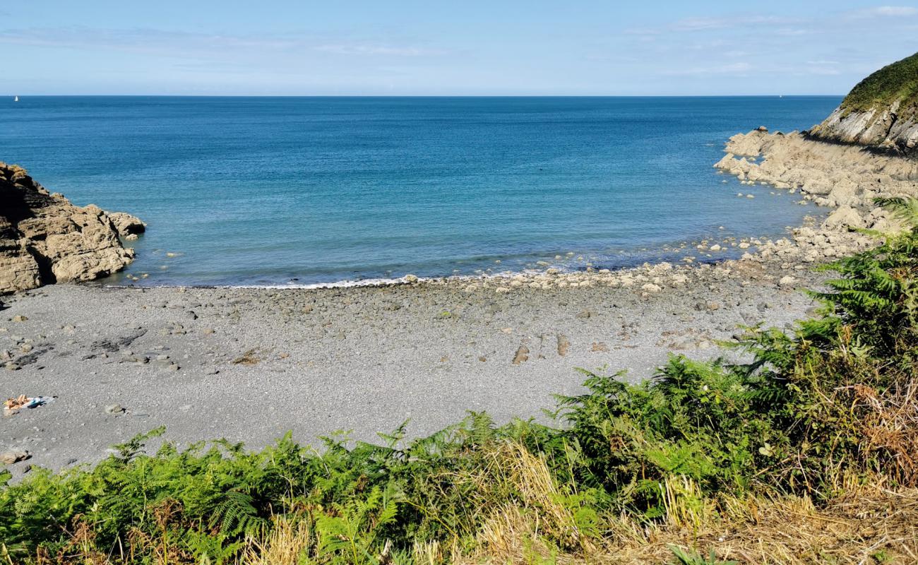 Photo of Plage du Pointe de Pors Pin with gray pebble surface