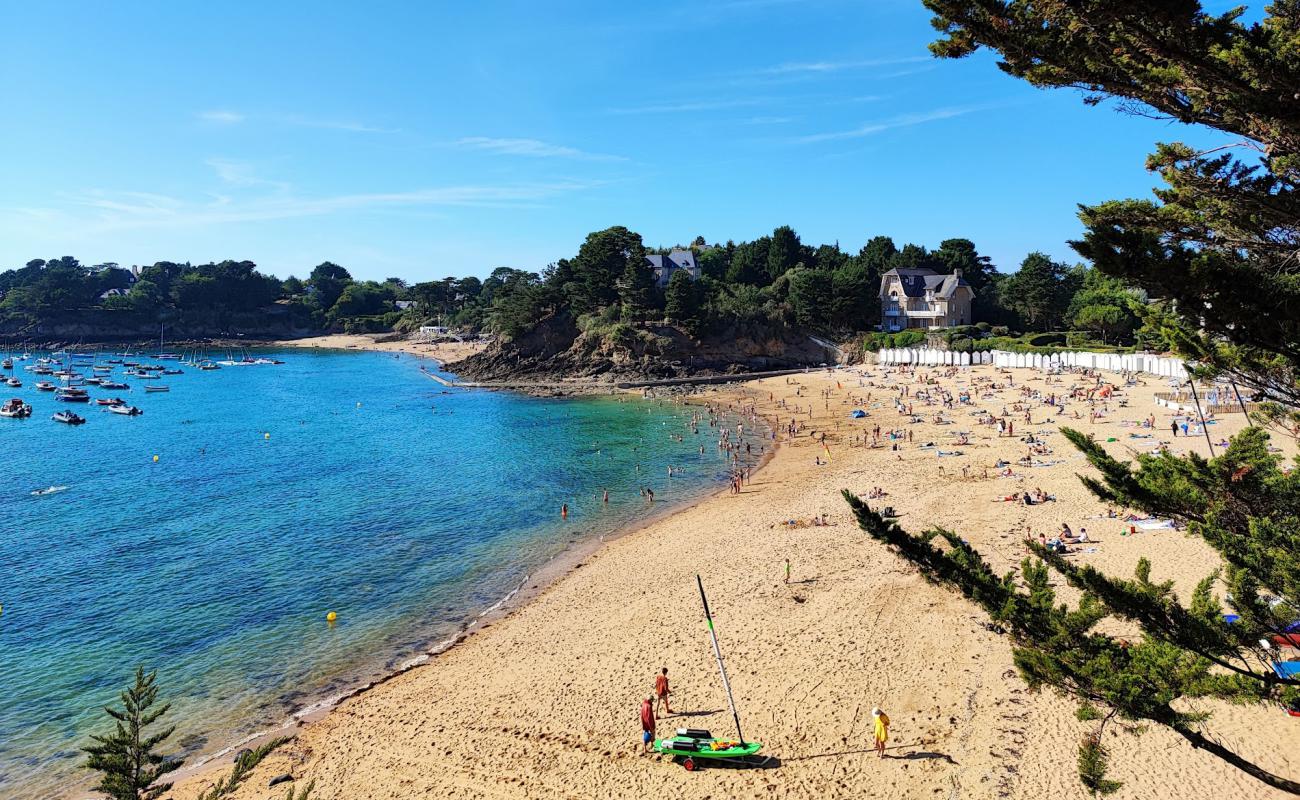 Photo of Plage de la Grande Salinette with bright sand surface