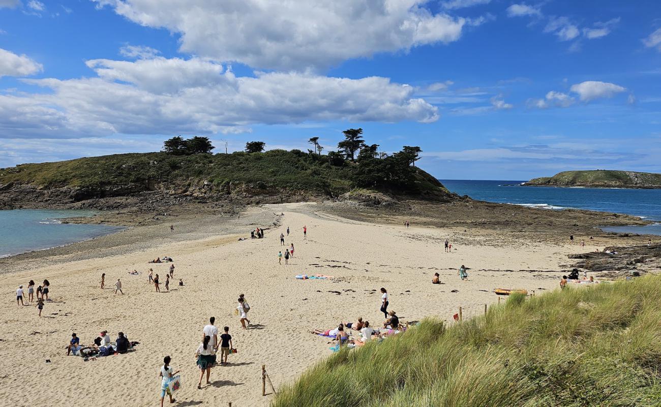 Photo of Plage du Perron with bright sand surface