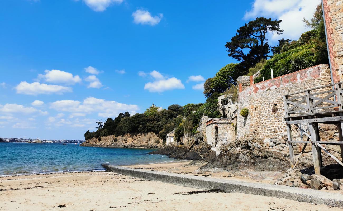 Photo of Plage des Fours a Chaux with bright sand surface