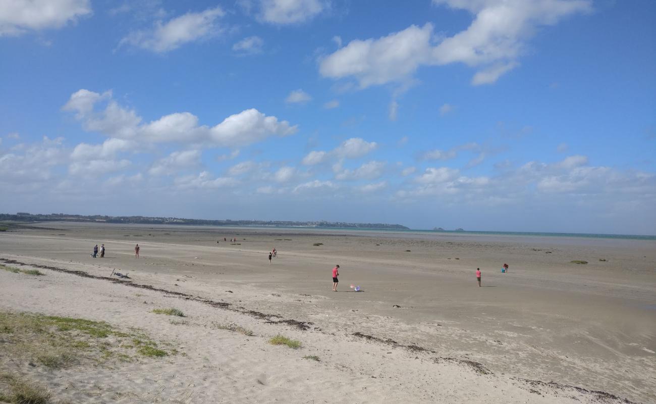 Photo of Plage de Saint-Benoit-des-Ondes with bright sand surface