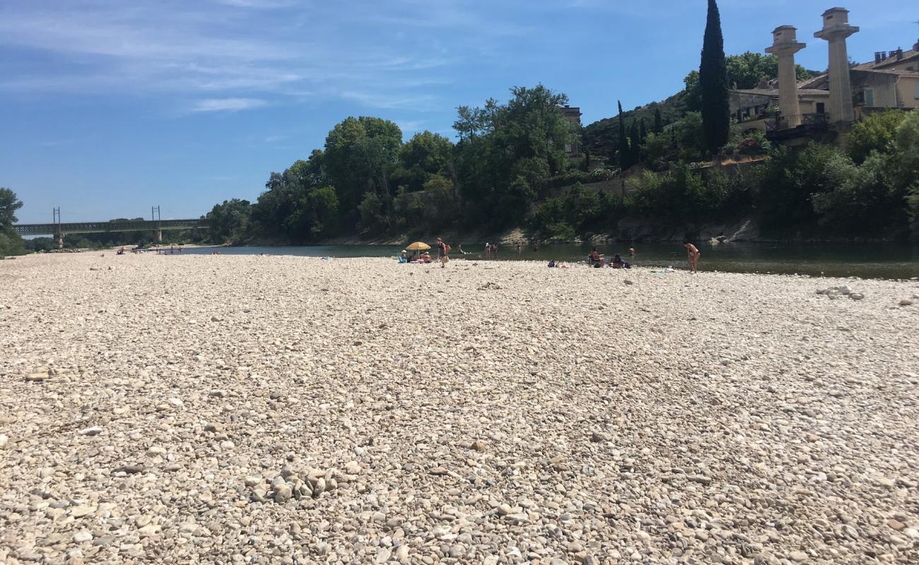 Photo of Plage de Remoulins with gray pebble surface