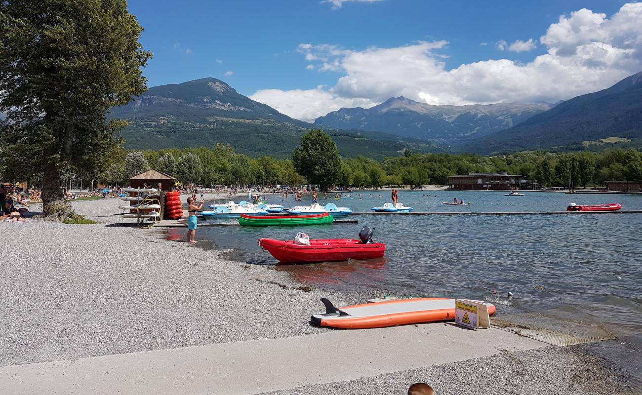 Photo of Plage du Plan d'Eau with gray fine pebble surface