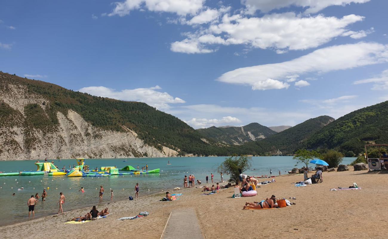 Photo of Plage Baie d'Angles with gray fine pebble surface