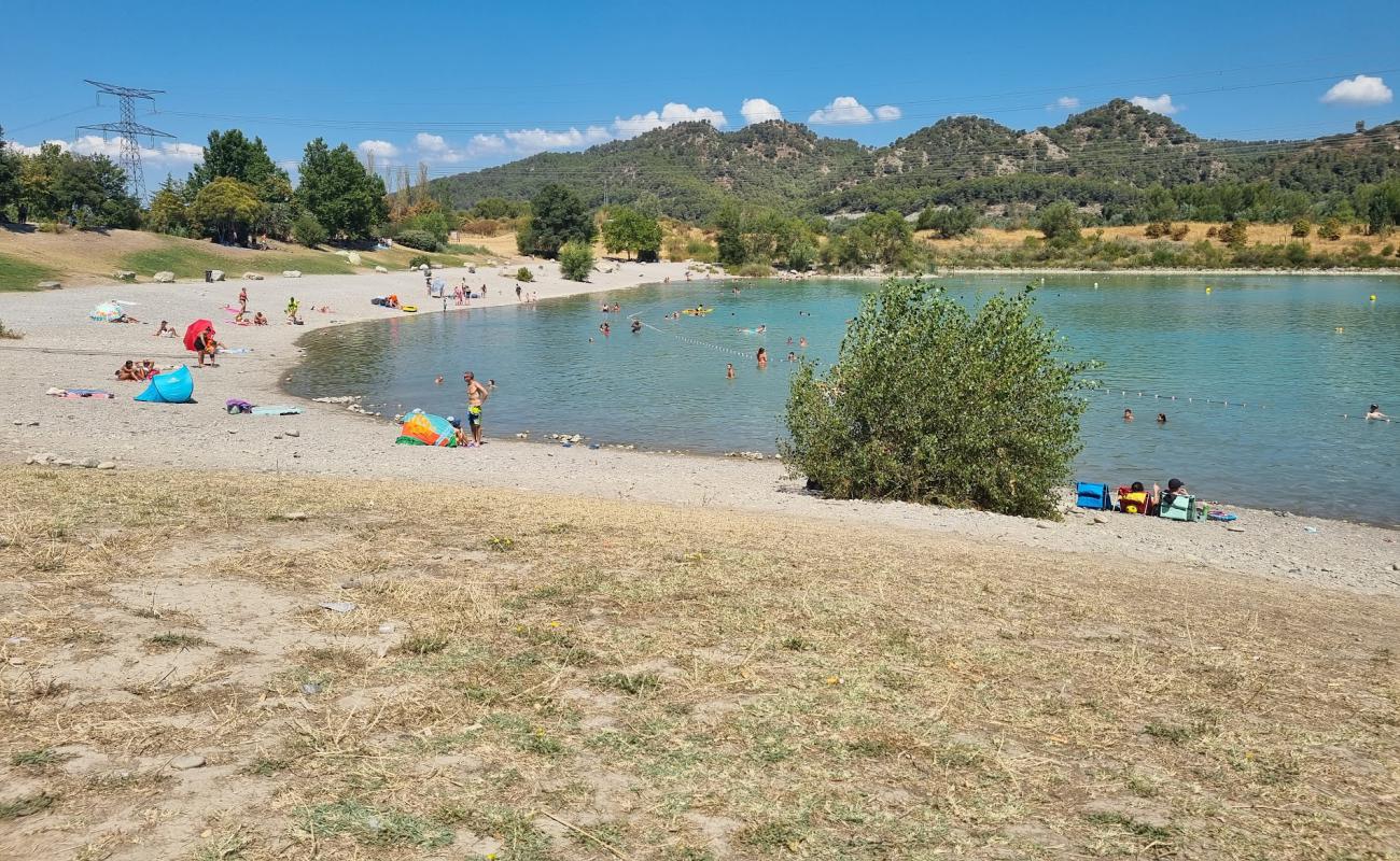 Photo of Plage de Peyrolles with gray pebble surface