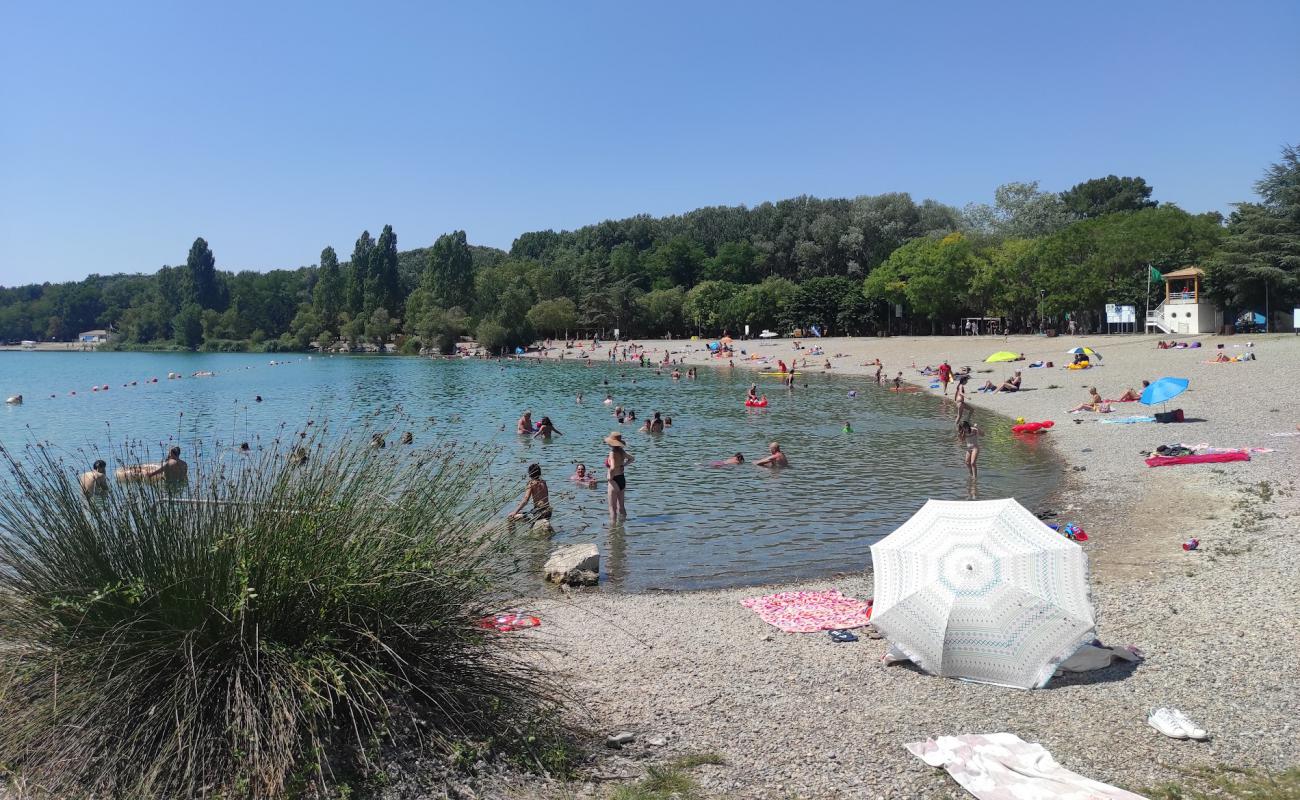 Photo of Plage Vannades with gray fine pebble surface