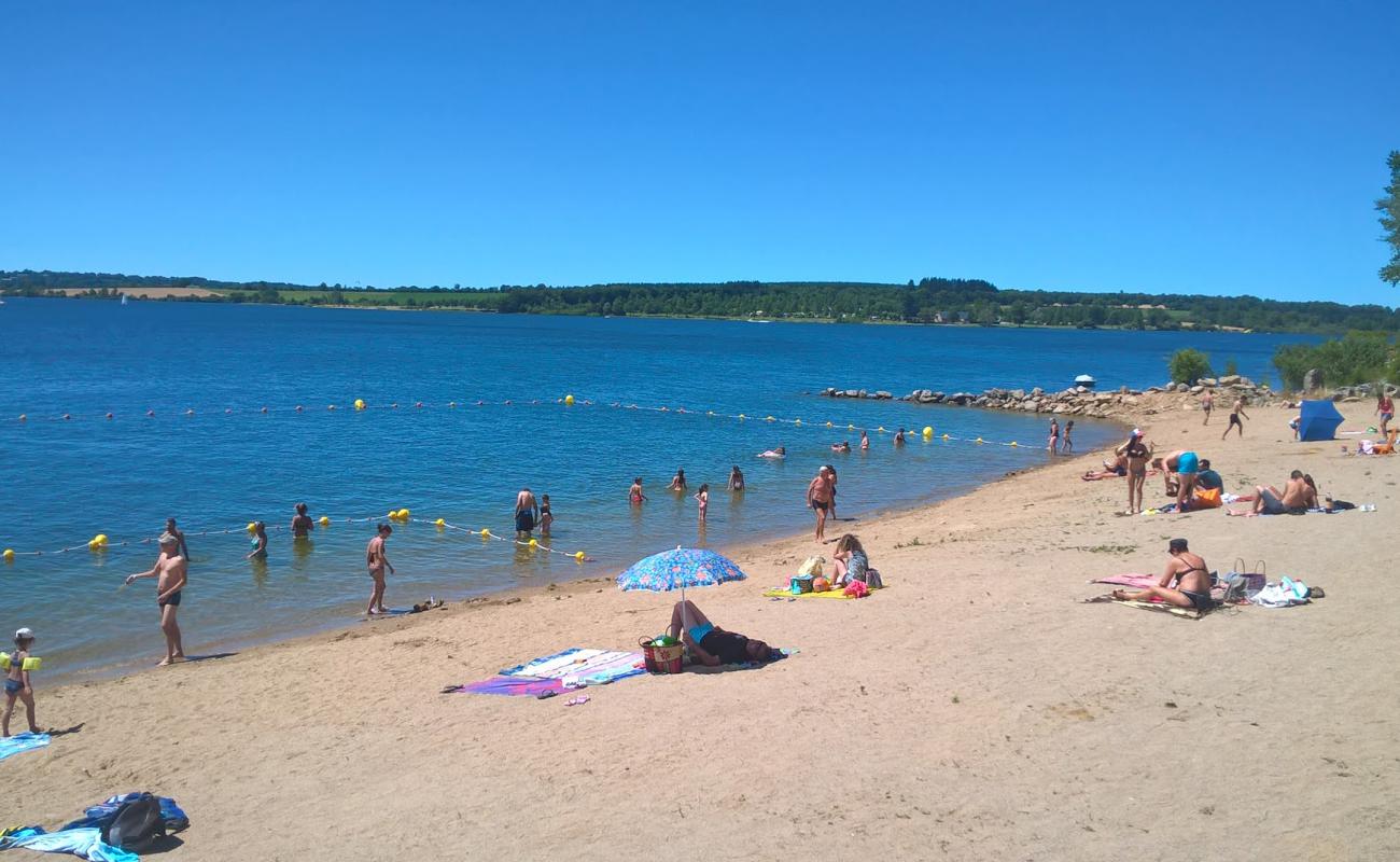 Photo of Plage des Vernhes with light sand &  pebble surface