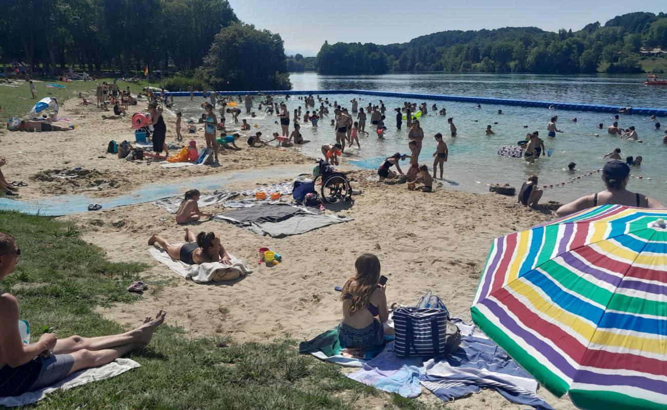 Photo of Plage du Lac de Montrejeau with bright sand surface