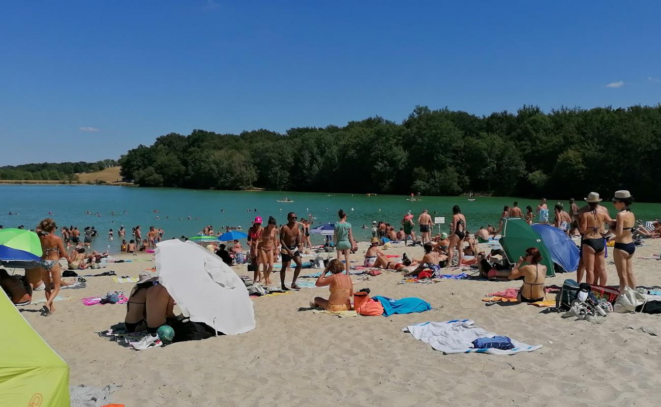 Photo of Plage du Lac De Lupiac with bright sand surface