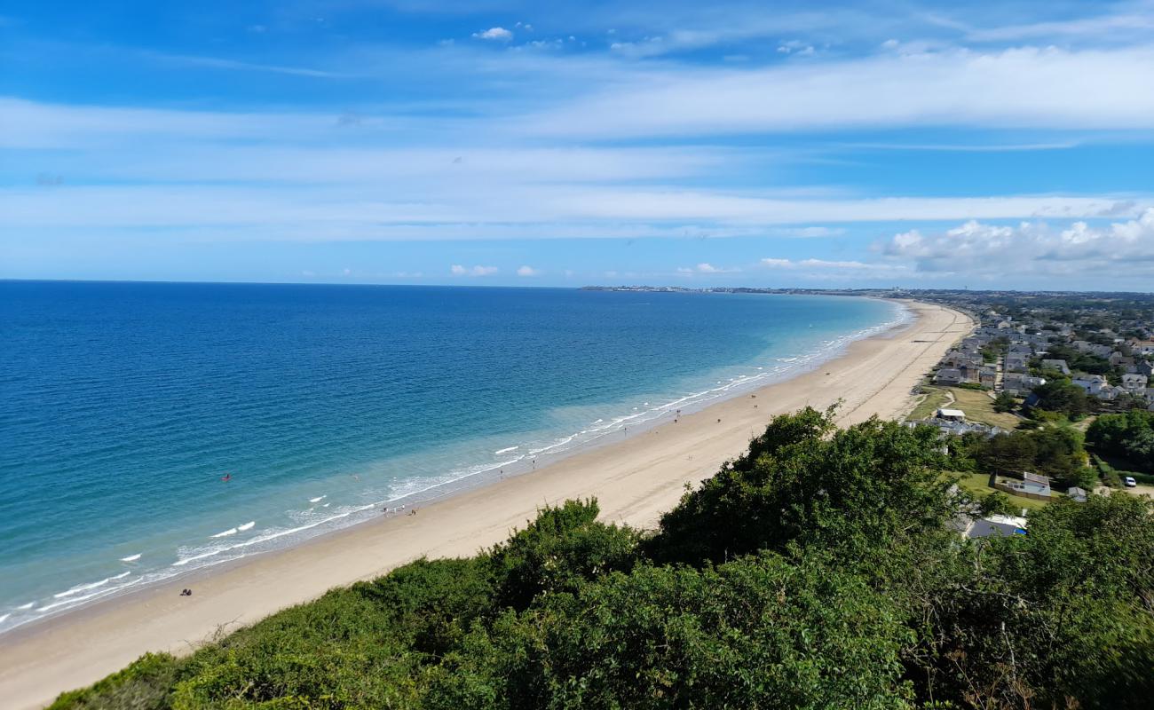 Photo of Plage de Jullouville with bright sand surface