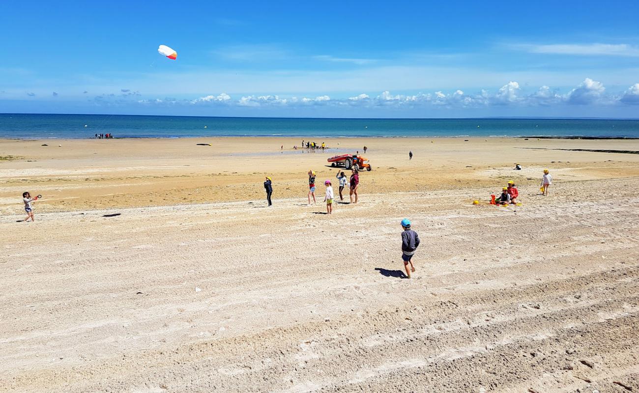 Photo of Plage de Luc sur Mer with bright sand surface