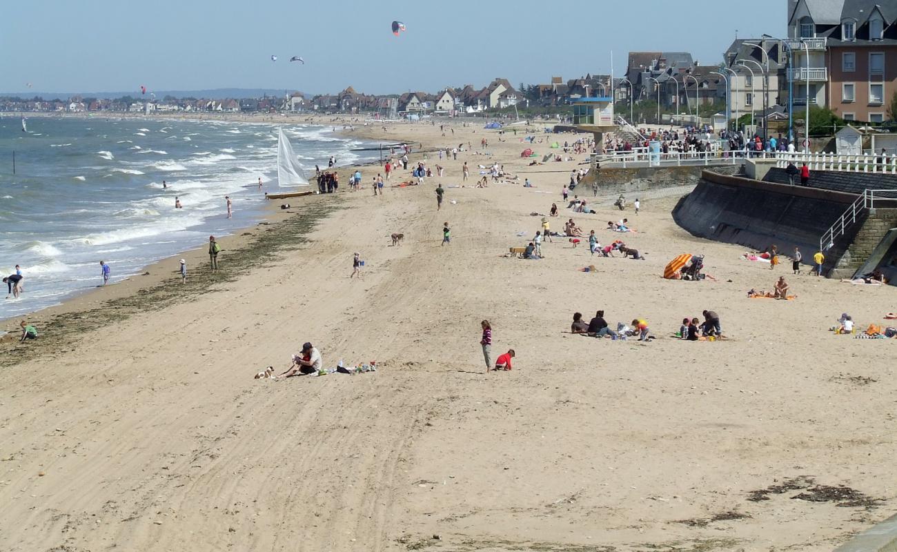 Photo of Plage de Lion-sur-Mer with bright sand surface