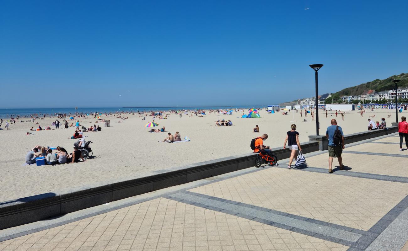 Photo of Plage de Boulogne-sur-Mer with bright sand surface