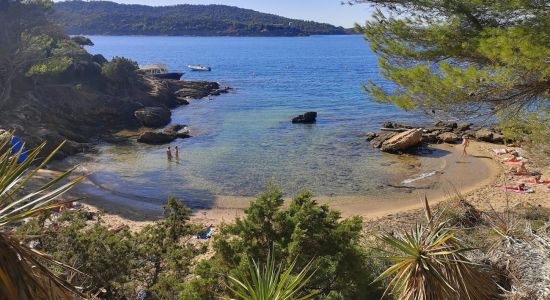 Plage Naturiste des Grottes