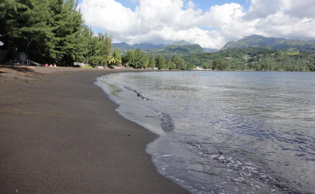 Photo of Plage de la Pointe Venus with black sand surface