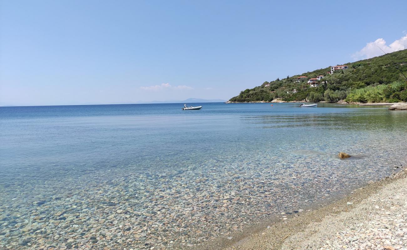 Photo of Great Pau beach with brown pebble surface