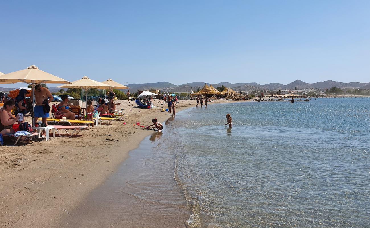 Photo of Paralia Anavissou with brown sand surface