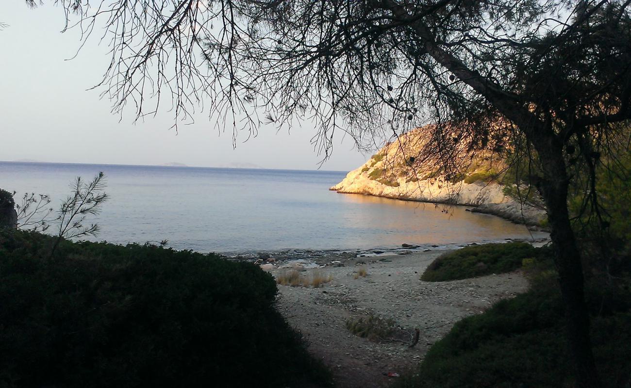 Photo of Kanakia III with bright sand & rocks surface