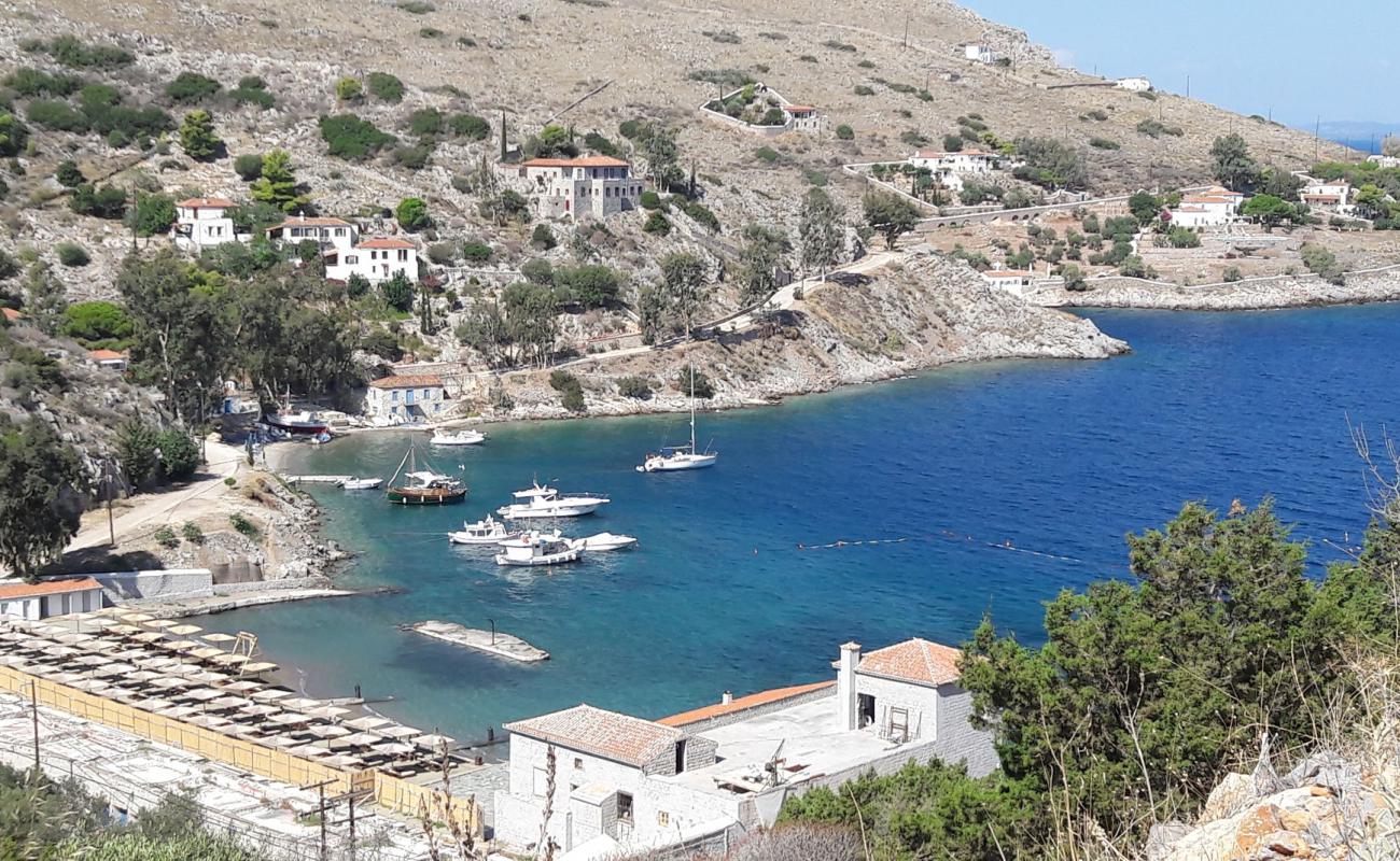 Photo of Paralia Mandraki with brown sand surface