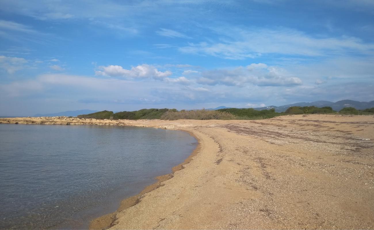 Photo of Kiparissia II beach with brown sand surface