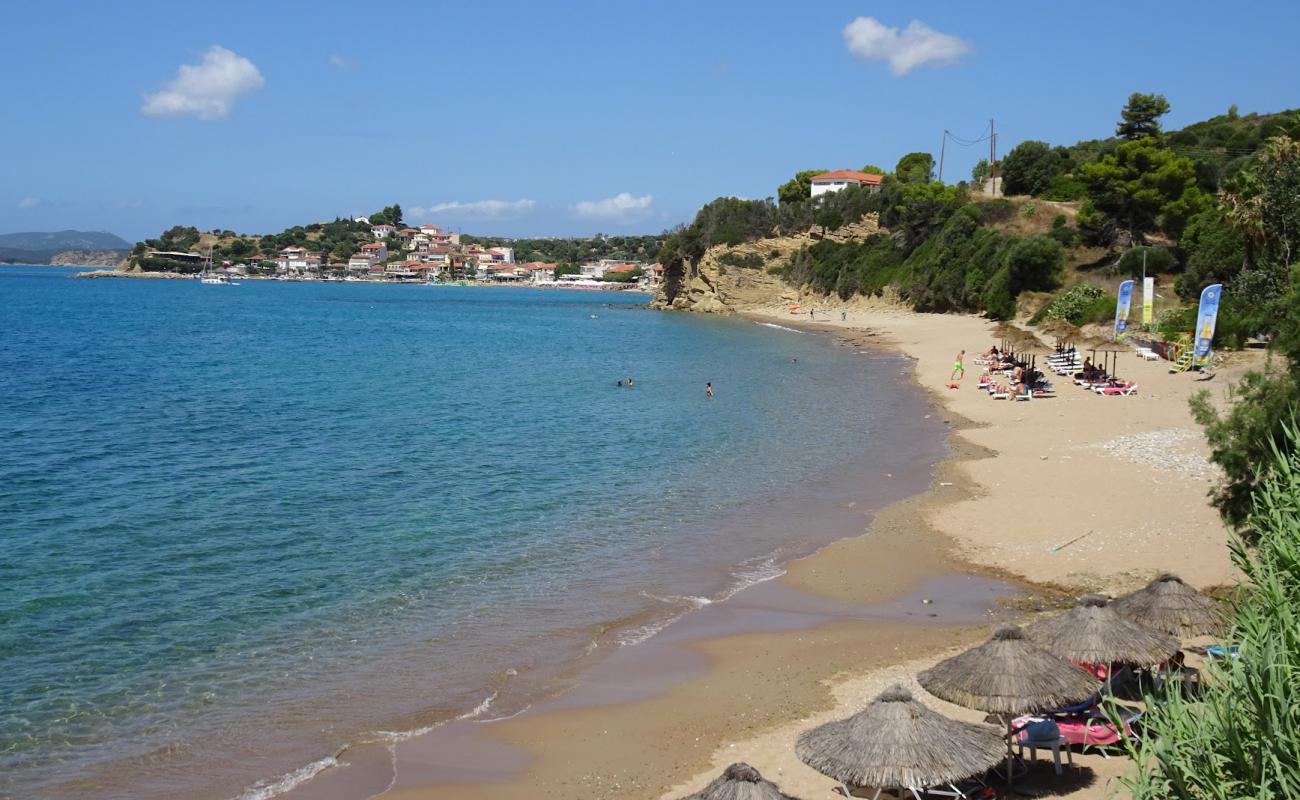 Photo of Finikounta II beach with bright sand surface