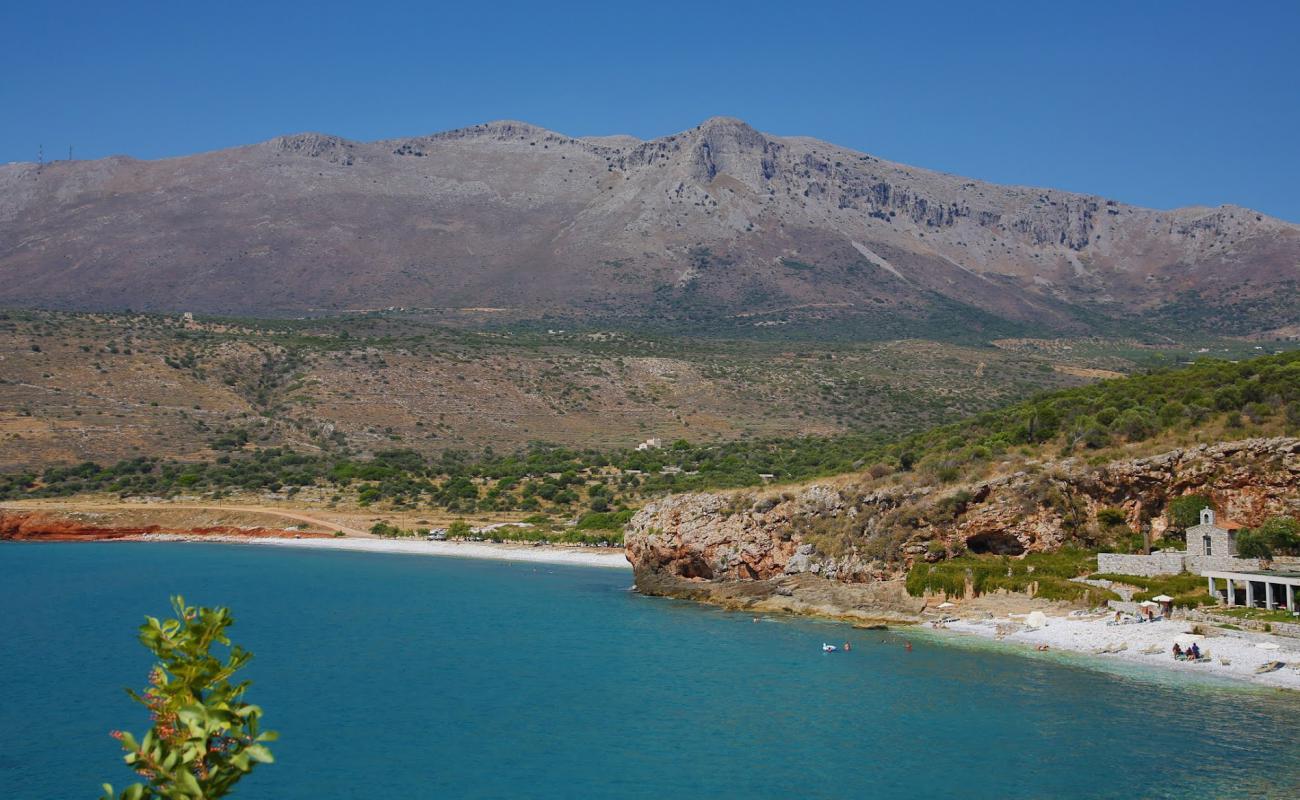 Photo of Paralia Pirgos Dirou with white pebble surface