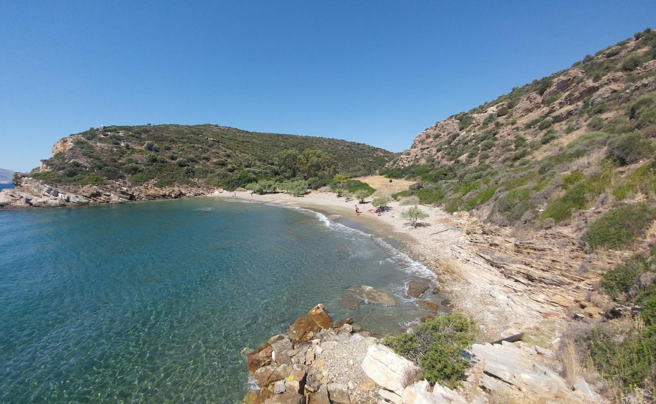 Photo of Kolpos Idras with light sand &  pebble surface