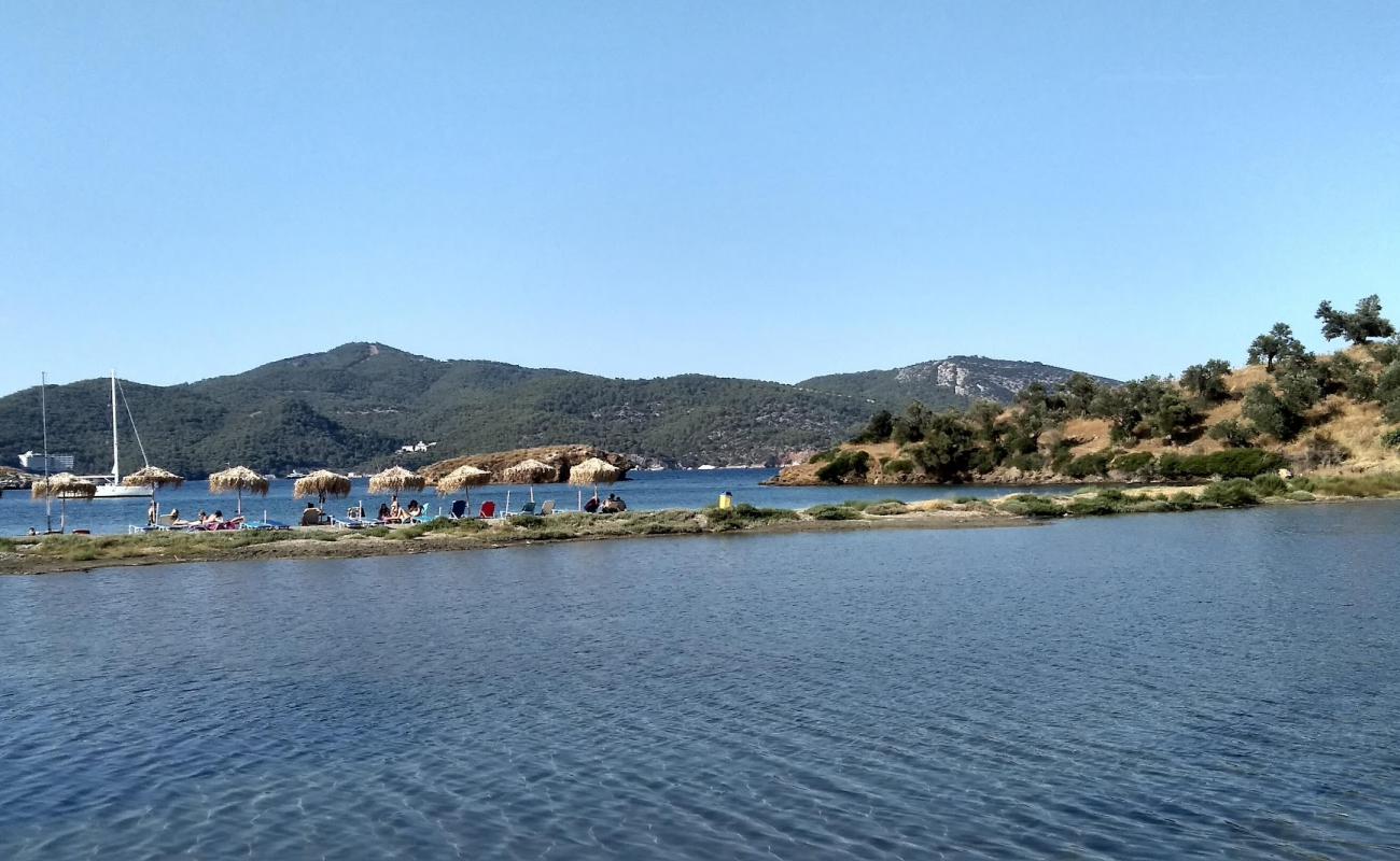 Photo of Paralia Aliki with light sand &  pebble surface