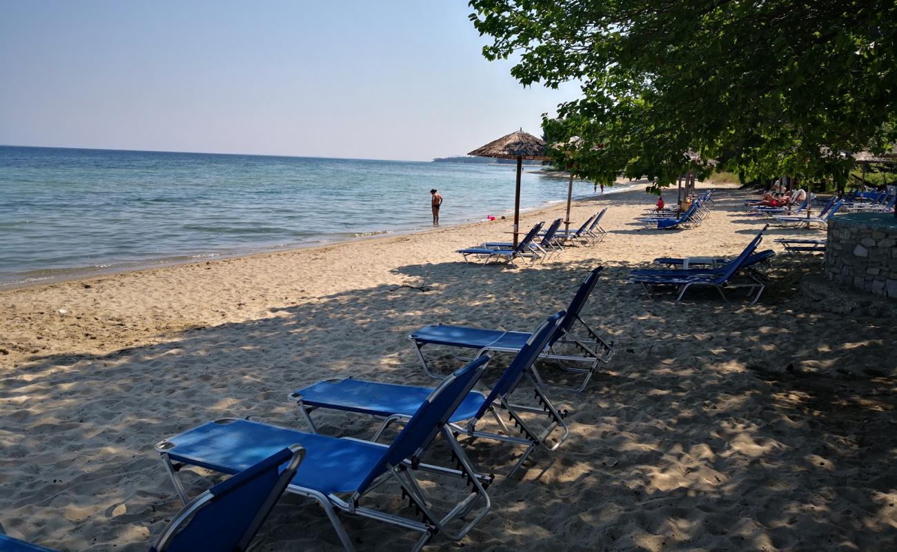 Photo of Paralia Rachoniou with bright sand surface