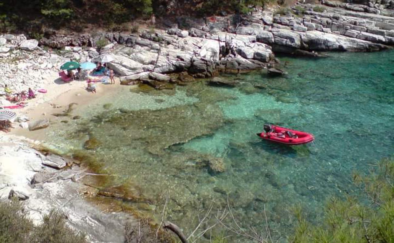 Photo of Skidia beach with bright sand & rocks surface