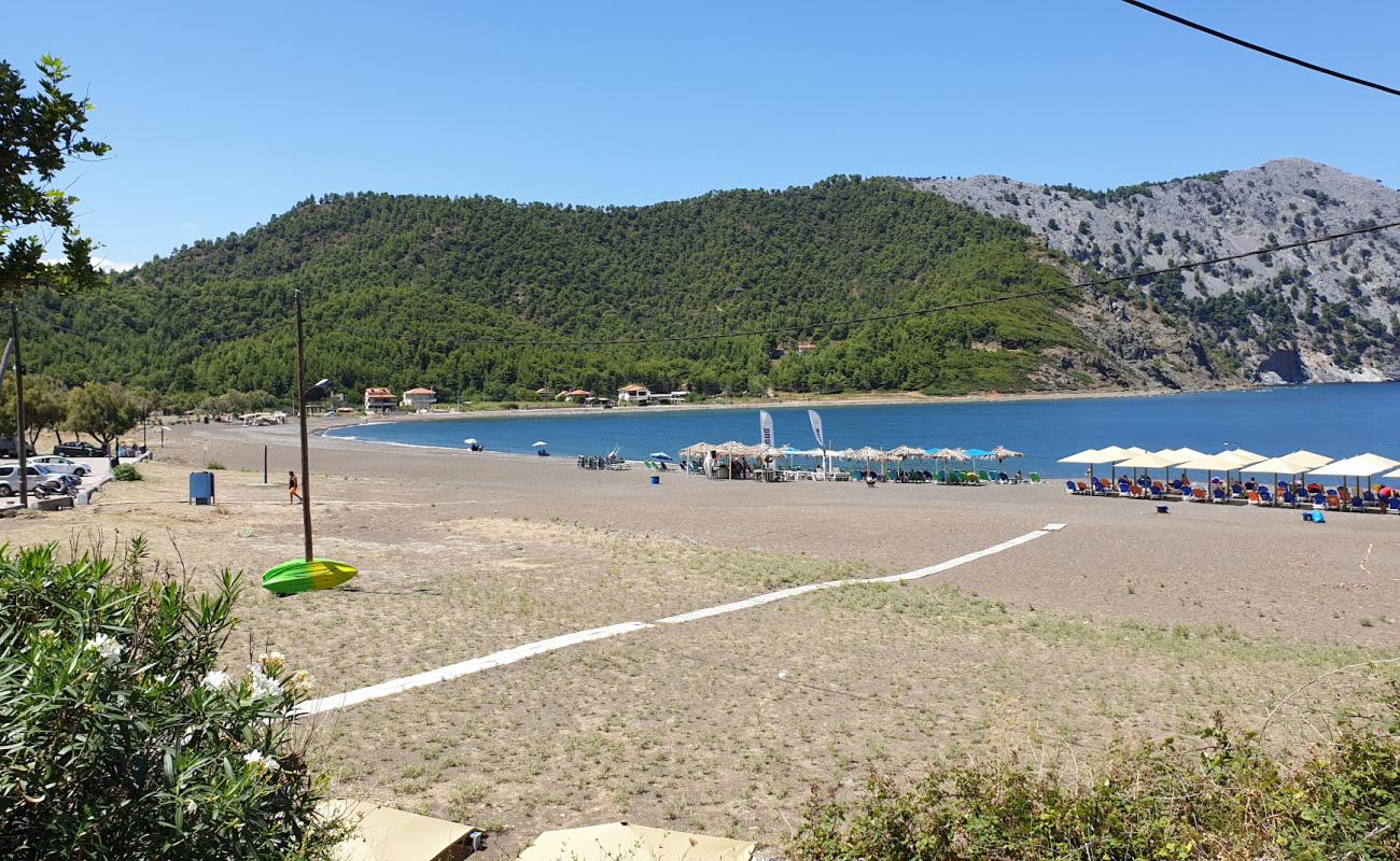 Photo of Pili beach with gray fine pebble surface