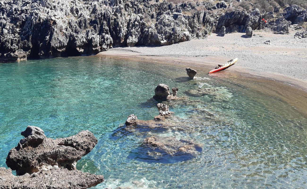 Photo of Stenó Linári beach with gray sand &  pebble surface