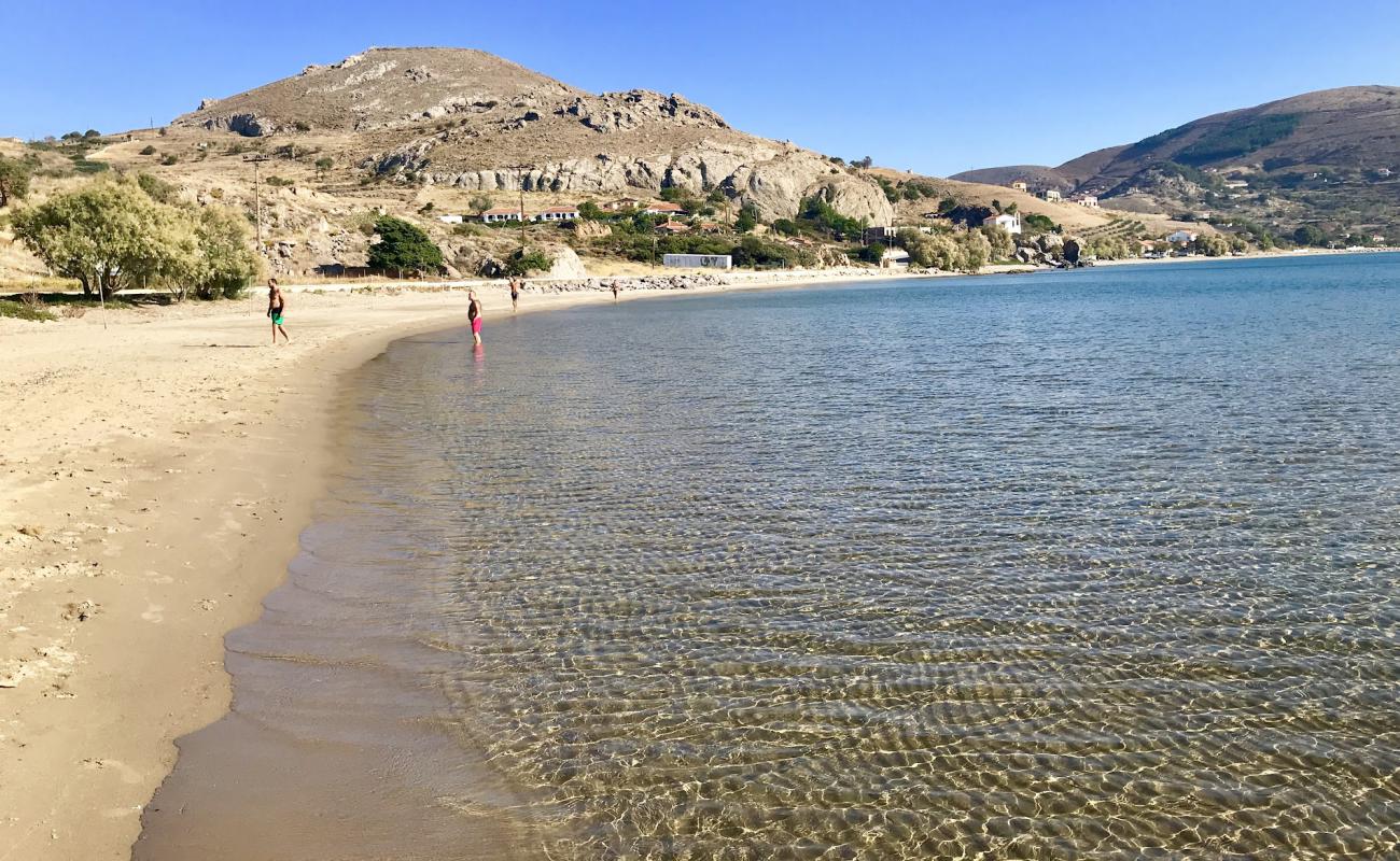 Photo of Agios Ioannis Kaspakas with brown sand surface