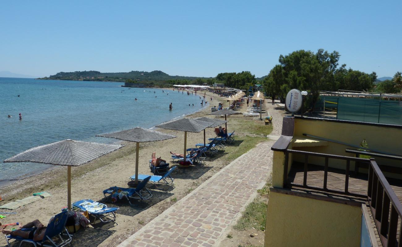 Photo of Paralia Anemokampi with brown sand surface