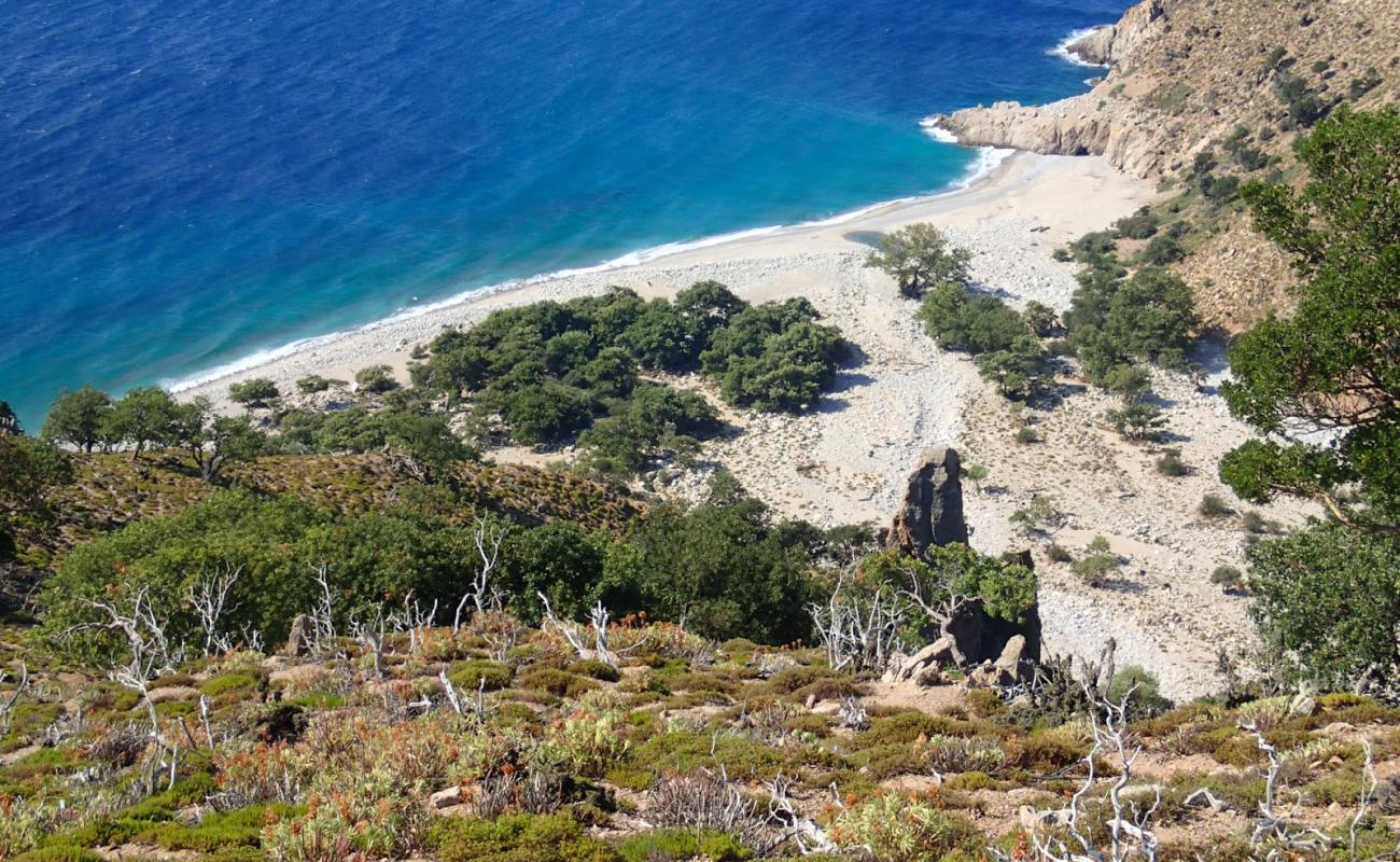 Photo of Vatos beach with partly clean level of cleanliness