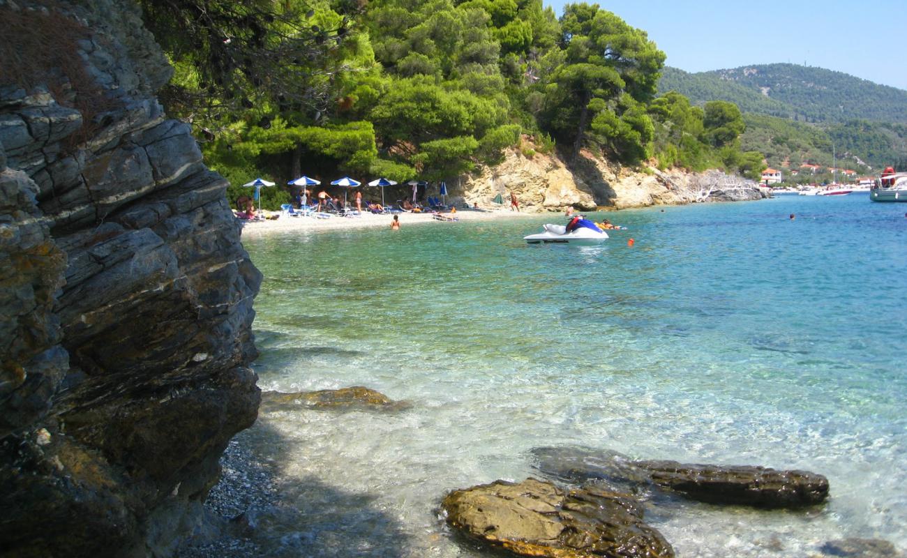 Photo of Andrines beach with gray pebble surface