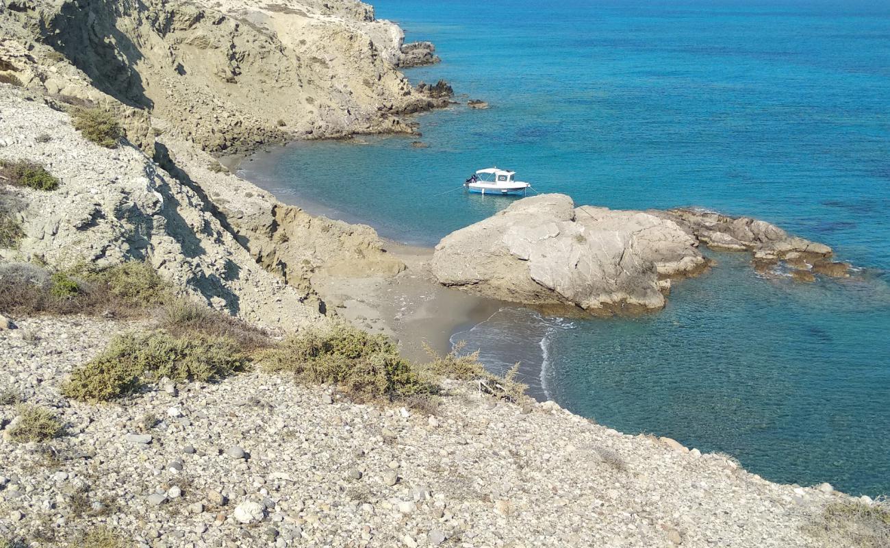 Photo of Makronisi Beach II with bright sand surface