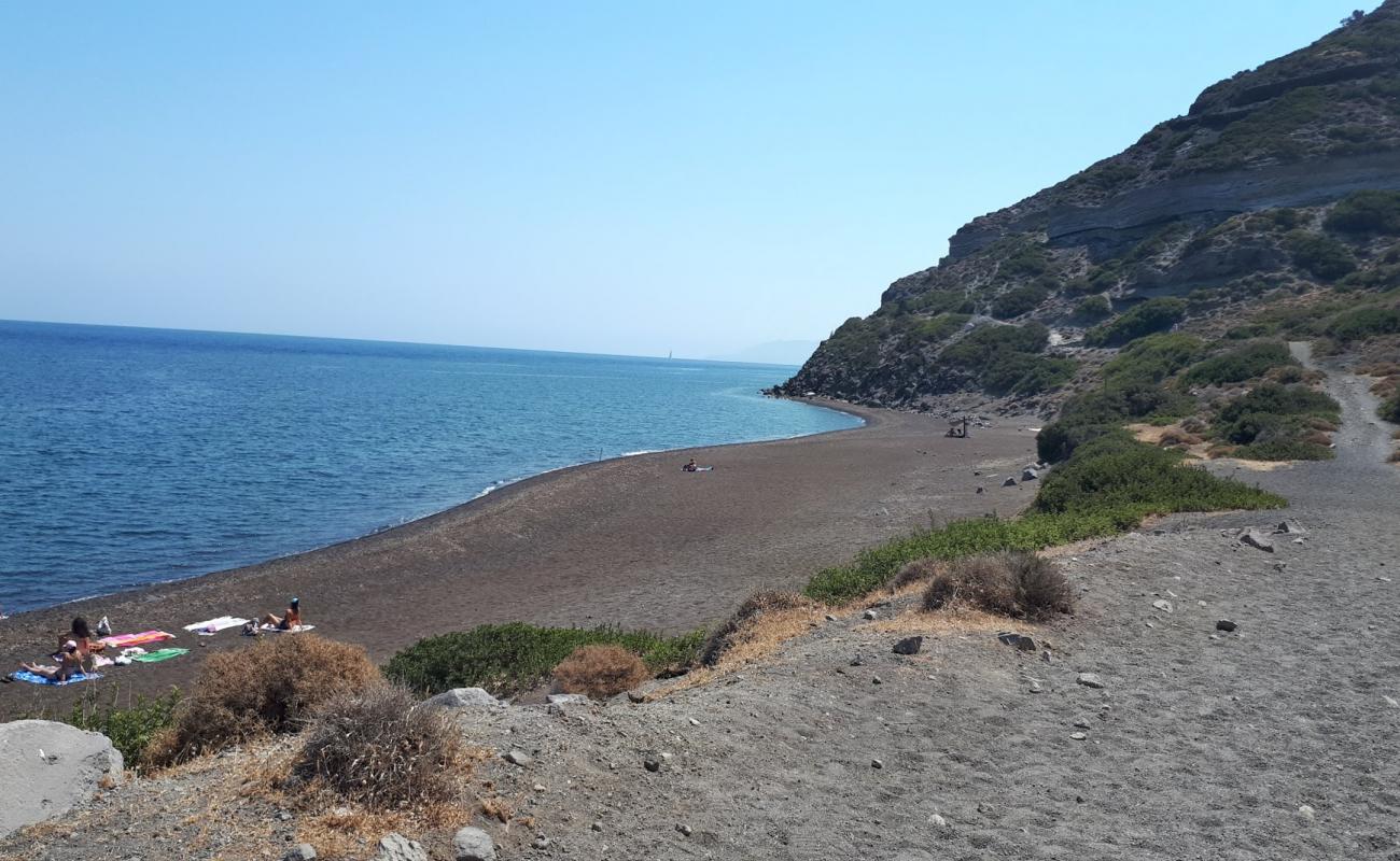 Photo of Lies beach with black sand & pebble surface